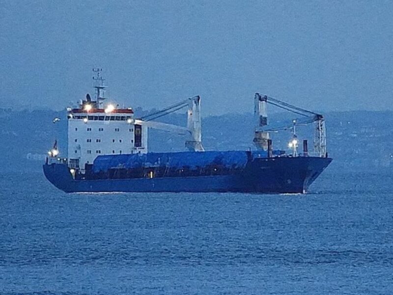 Стояло над кабелями: британські військові вигнали судно РФ зі своїх вод