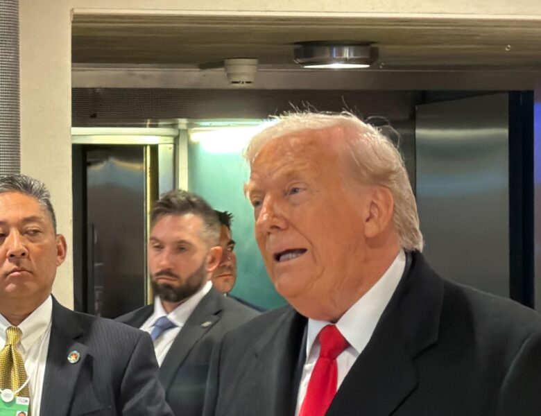 Трамп відповів, навіщо запросив Путіна до Ради миру