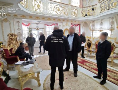 Царські хороми: обшуки у депутата на Закарпатті