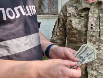 Ціна обмеженої придатності на Чернігівщині офіцер ТЦК попався на хабарі у 2,5 тисячі доларів