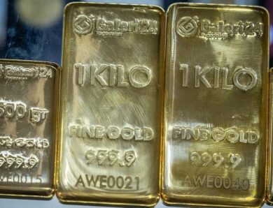 Ціна золота рекордно зросла через слабкий долар