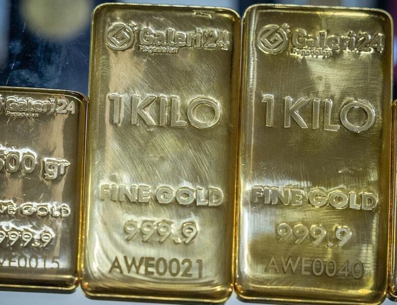 Ціна золота рекордно зросла через слабкий долар