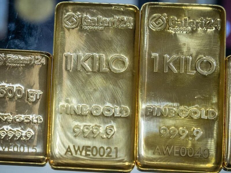 Ціна золота рекордно зросла через слабкий долар