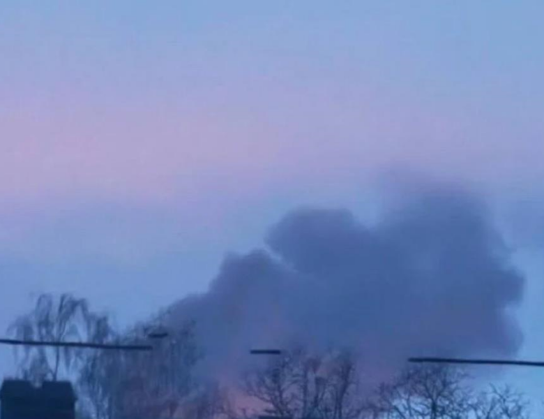 У Бродах на Львівщині після атаки РФ досі спостерігається задимленість