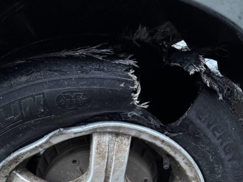 У Херсоні на міні підірвався автомобіль з родиною