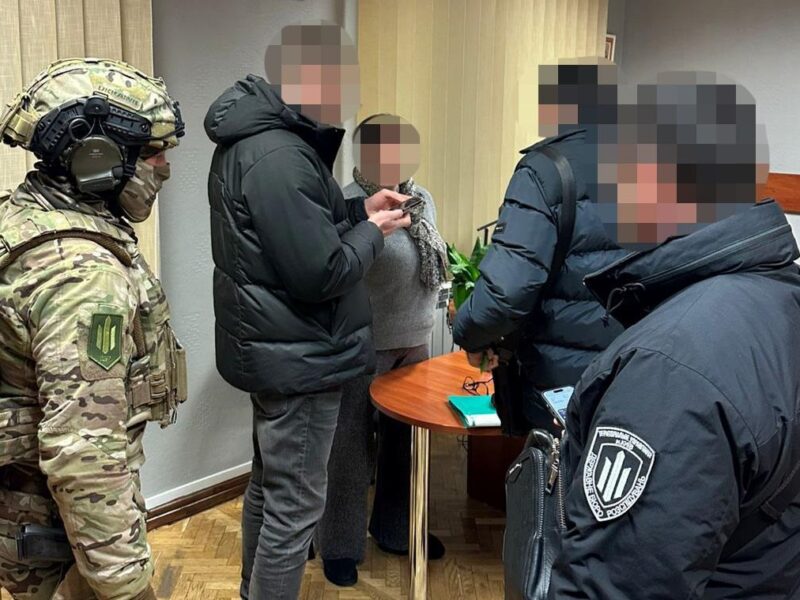 У Києві посадовці РДА продавали ухилянтам фіктивне опікунство