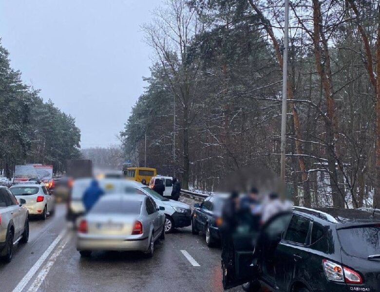 У Києві сталася масова ДТП за участю 13 авто