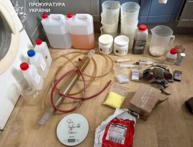 У Києві викрили лабораторію з амфетаміну в орендованій квартирі