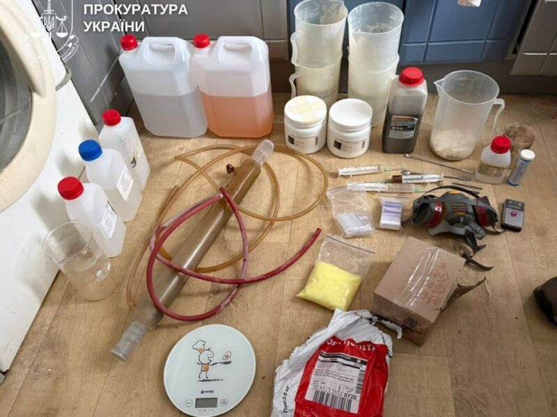 У Києві викрили лабораторію з амфетаміну в орендованій квартирі