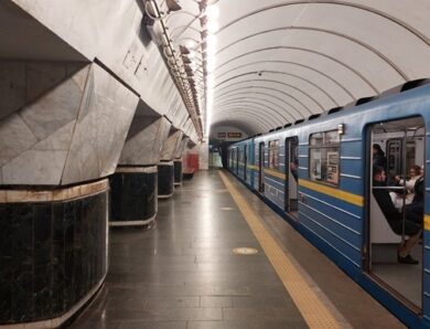 У Києві змінили рух поїздів на “зеленій” ліній через атаку РФ