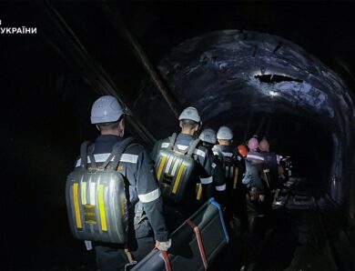 У Кривому Розі рятувальники підняли на поверхню працівників двох шахт