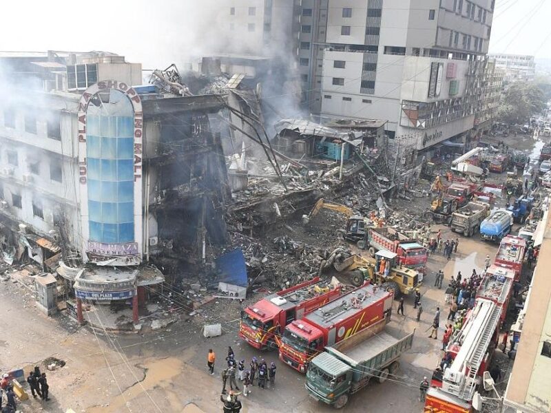 У Пакистані спалахнув торговий центр: 14 загиблих