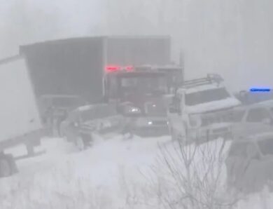 У США зіткнулися понад 100 автомобілів через снігопад