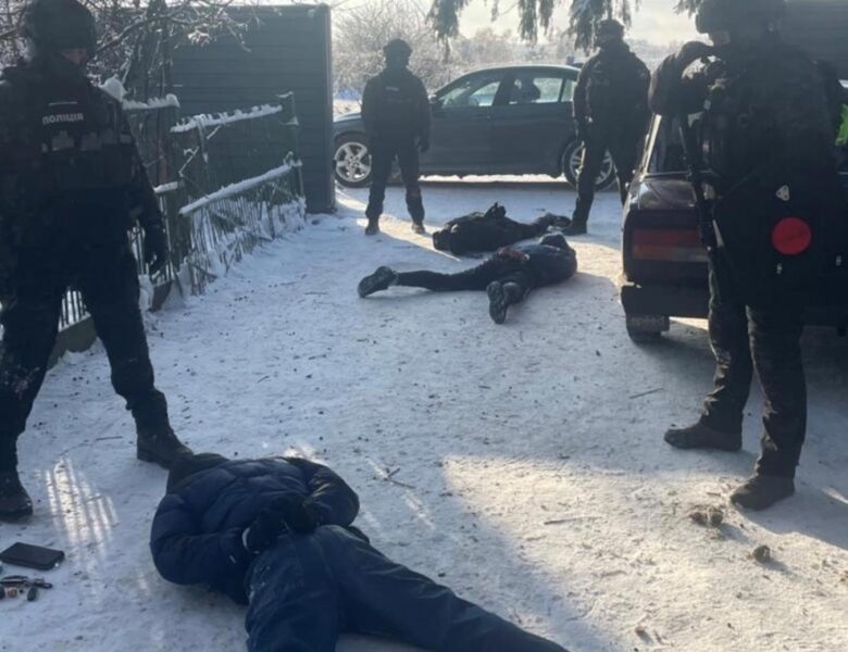 У трьох регіонах України за вимагання затримано 13 осіб