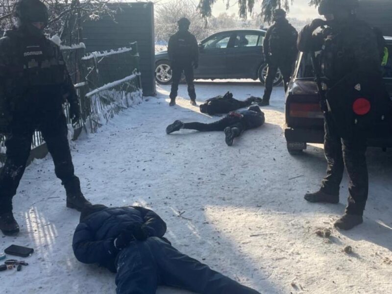 У трьох регіонах України за вимагання затримано 13 осіб