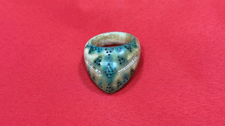 У Туреччині знайшли перстень лучника з перлинами віком понад 800 років