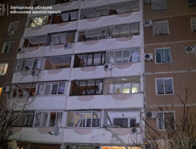Удар по Запоріжжю: з&rsquo;явилися кадри з наслідками