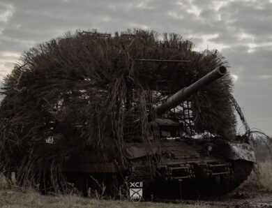 Українські воїни “затрофеїли” російський танк Т-80