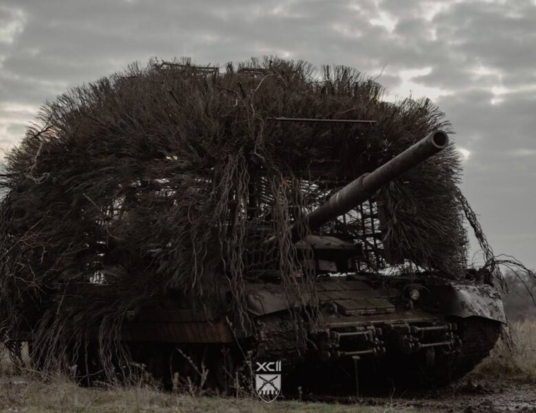 Українські воїни “затрофеїли” російський танк Т-80