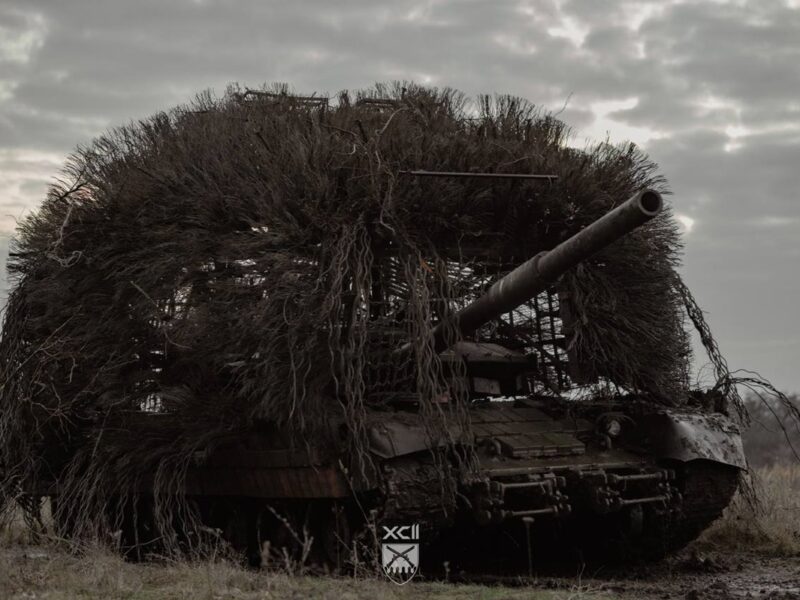 Українські воїни “затрофеїли” російський танк Т-80