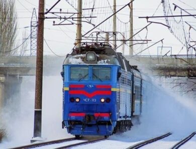 Укрзалізниця відновила електропостачання для руху поїздів