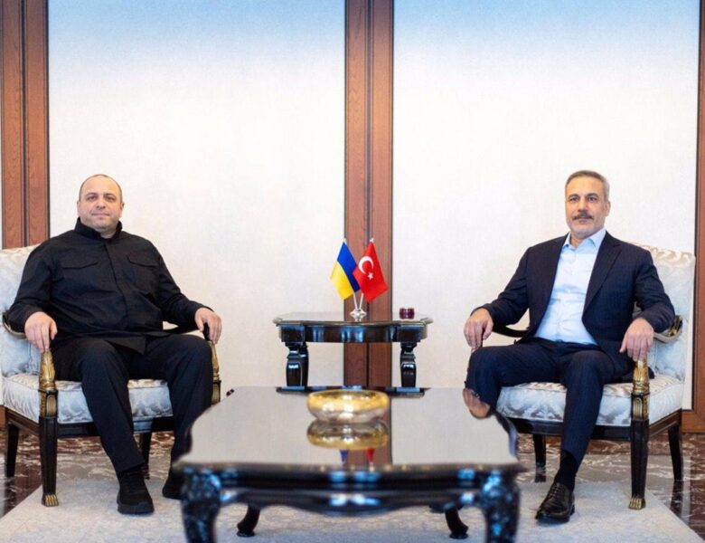 Умєров обговорив безпекову ситуацію з главою МЗС Туреччини