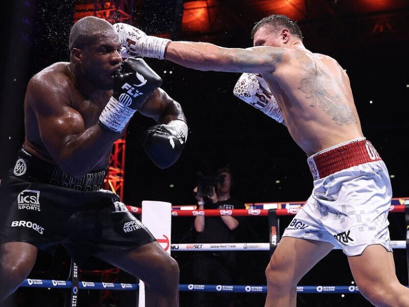 Усик увійшов до числа претендентів на Нокаут року за версією The Ring