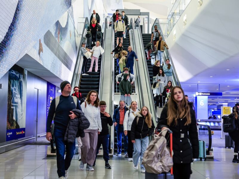 В аеропорту Варшави затримали українця з глушильним пристроєм