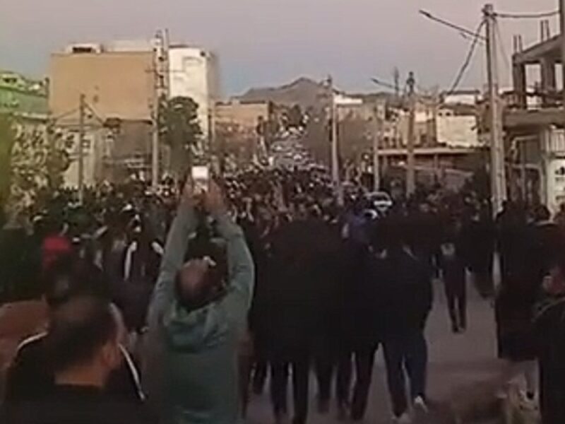 В Ірані протестувальники взяли під контроль два міста