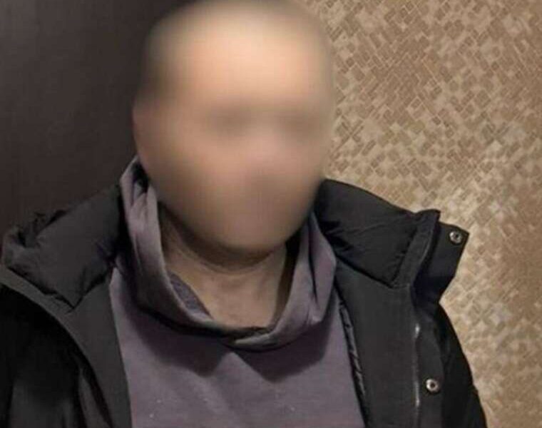 В Києві чоловік намагався продати непридатність до служби за 5200 доларів через зв’язки в ТЦК