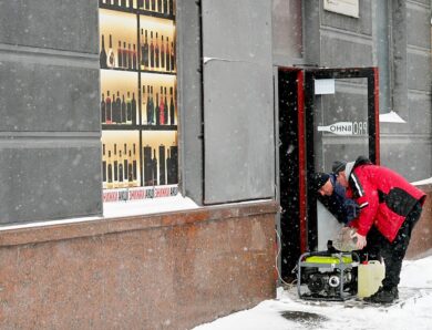 В Києві призупинили опалення і водопостачання