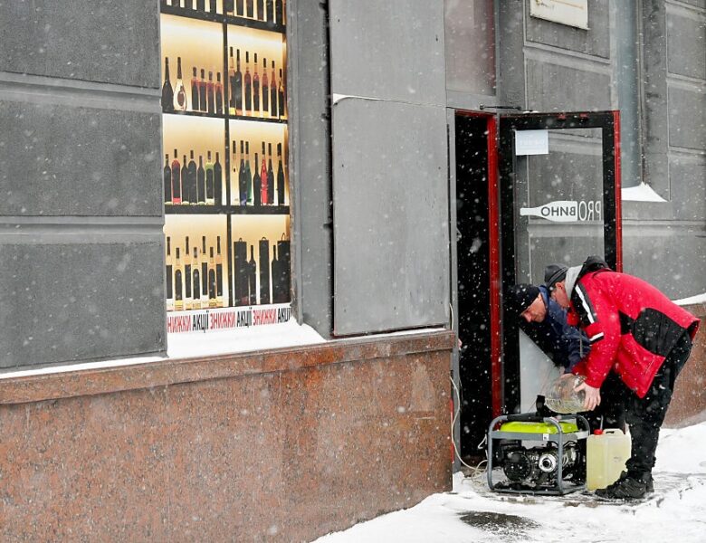 В Києві призупинили опалення і водопостачання