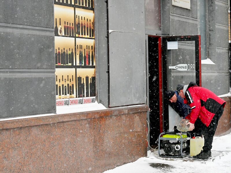 В Києві призупинили опалення і водопостачання