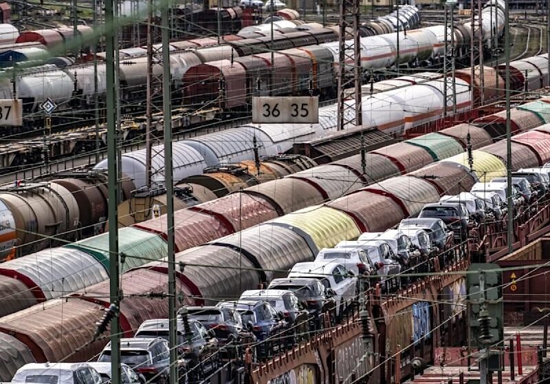 В Німеччині з рейок зійшов локомотив, поліція не виключає саботаж – ЗМІ