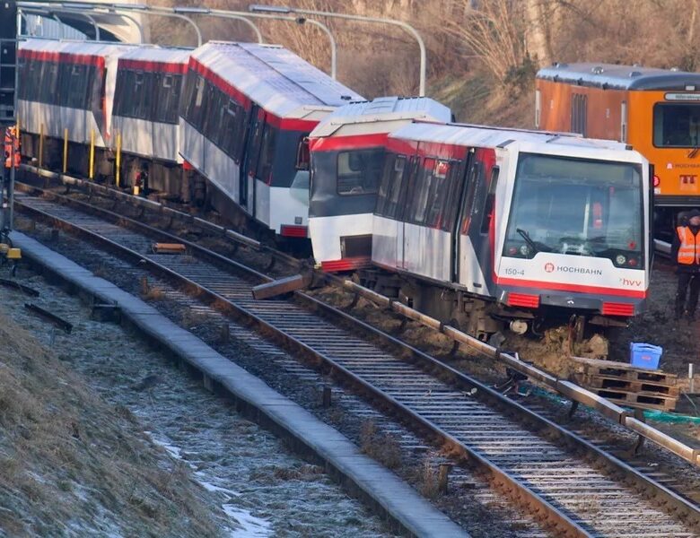 В Німеччині з рейок зійшов поїзд: пошкоджено зустрічний потяг з пасажирами
