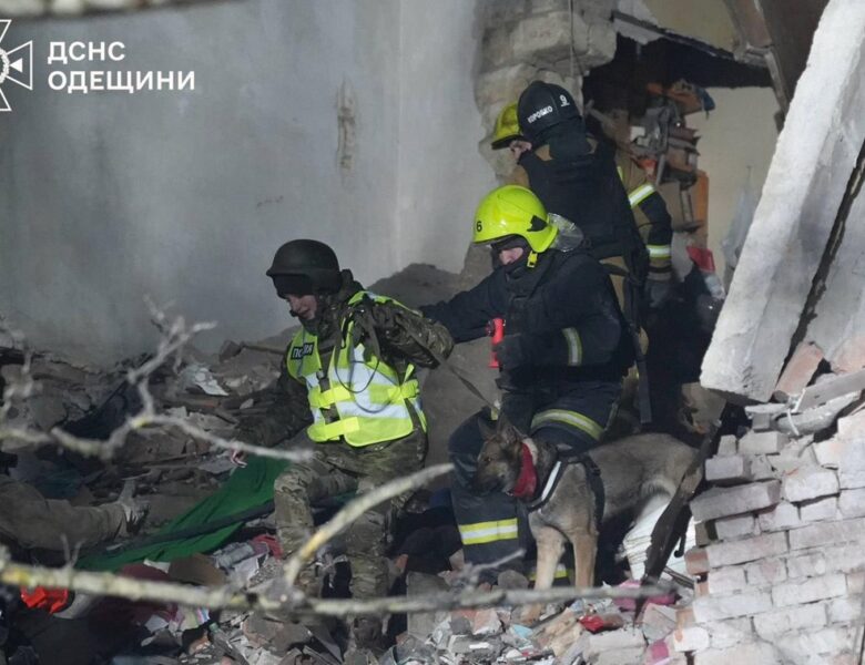 В Одесі під завалами шукають трьох людей