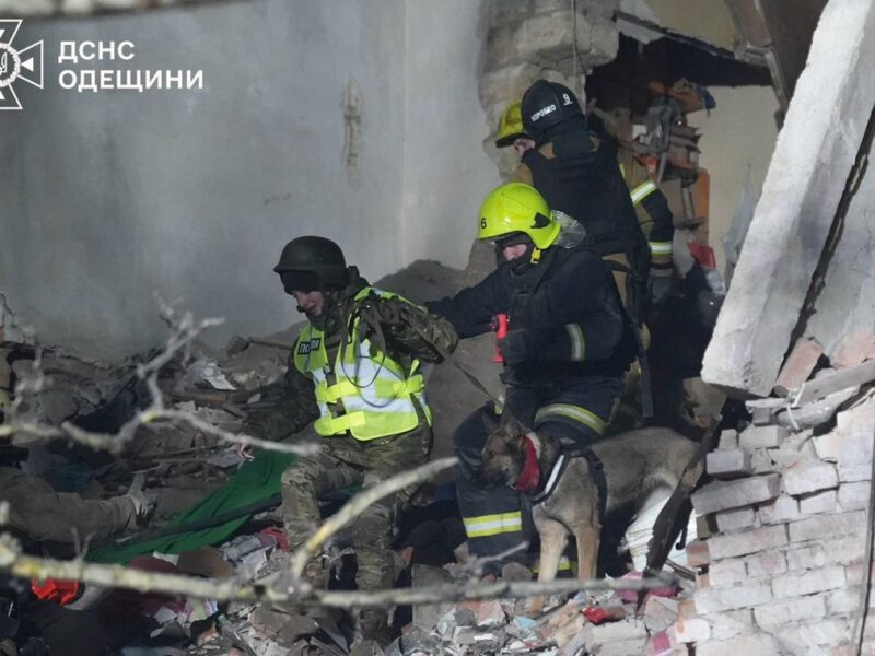 В Одесі під завалами шукають трьох людей