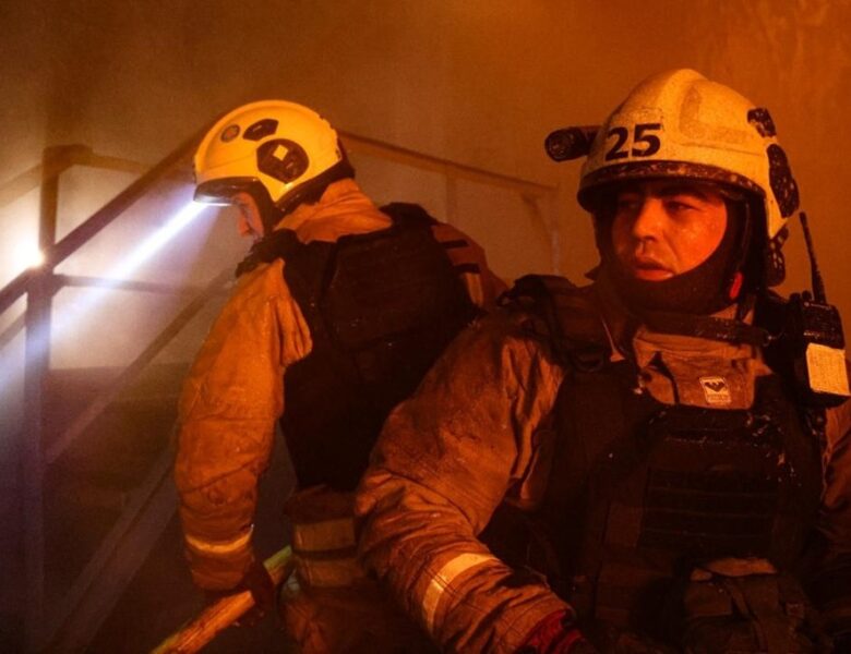 Вибухи у Харкові: горить квартира, суне ще група БпЛА