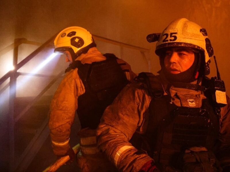 Вибухи у Харкові: горить квартира, суне ще група БпЛА