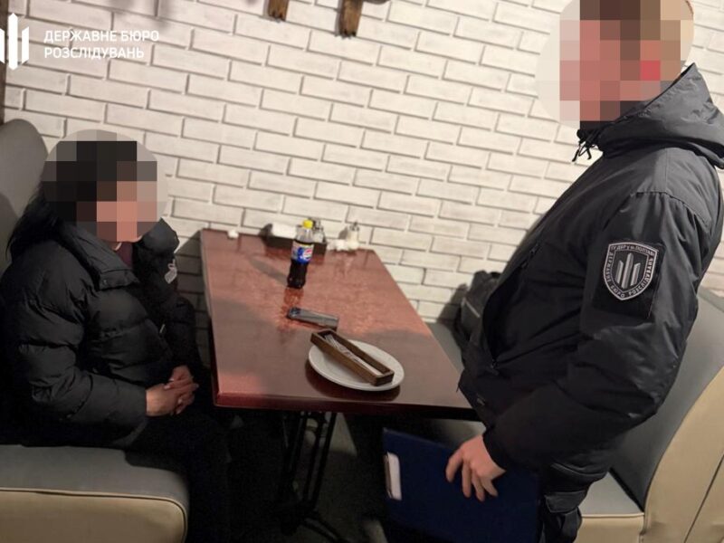 Вимагала $21 тис. у військового: затримано керівницю Центру пробації