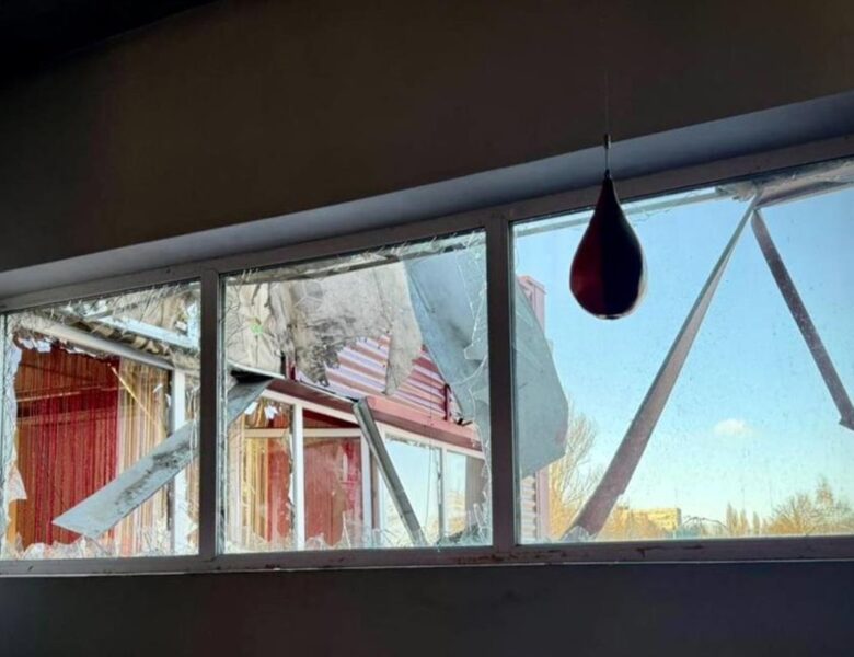 Війська Росії вдарили по торгівельному центру в Сумах