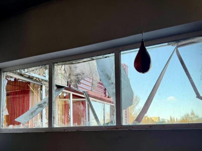 Війська Росії вдарили по торгівельному центру в Сумах