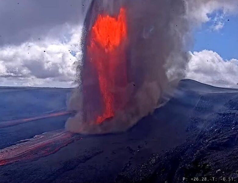 Вулкан на Гаваях випустив фонтан лави у 480м