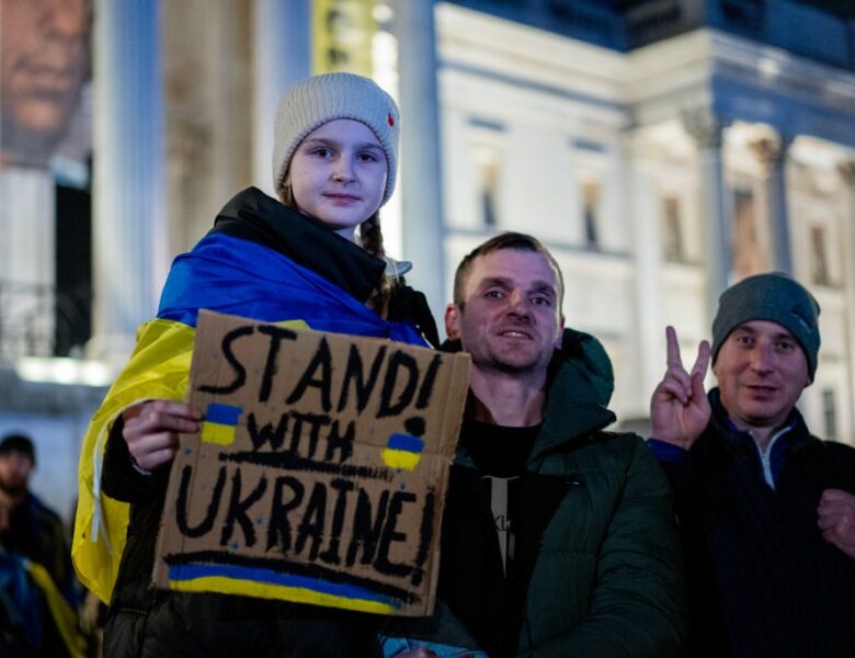 “ЄС буде повертати біженців в Україну”: в ЦПД викрили російський фейк