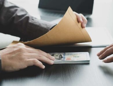 Заступника антикорупційного відділу Міноборони Краснянського викрили на хабарі 16,5 тисяч доларів за допомогу ухилянтам