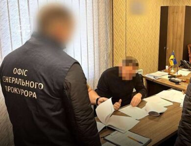 Збитки на понад 7 мільйонів гривень посадовця Дніпровського КЕУ судитимуть за закупівлю деревини за завищеними цінами