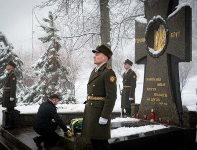 Зеленський вшанував пам’ять Героїв Крут