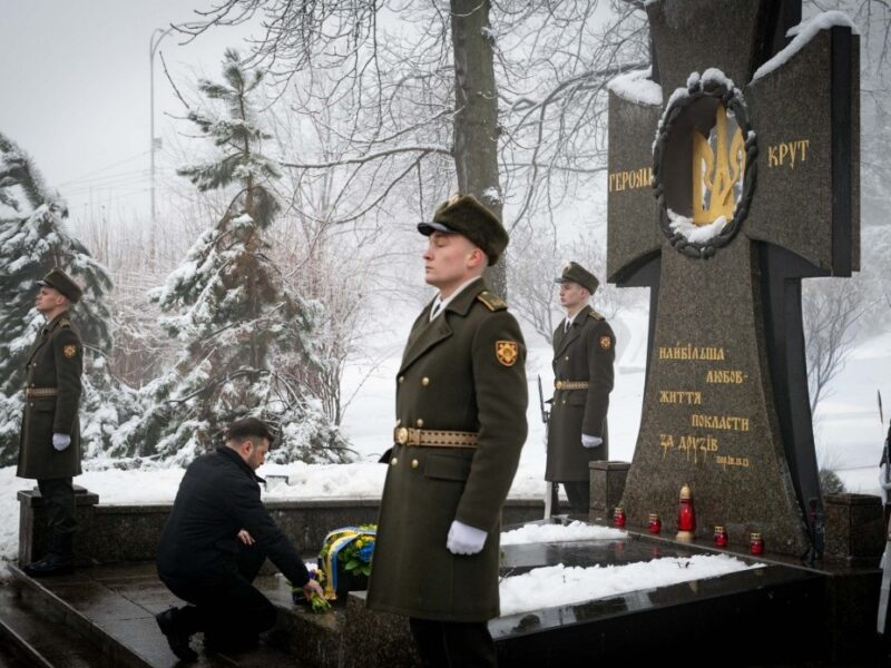 Зеленський вшанував пам’ять Героїв Крут