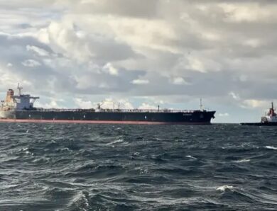 ЗМІ: субмарина РФ супроводжує танкер, що тікає від США