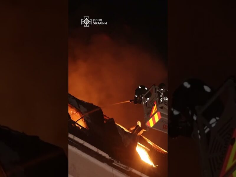 російський удар по готелю в Сумах: повторна атака під час евакуації